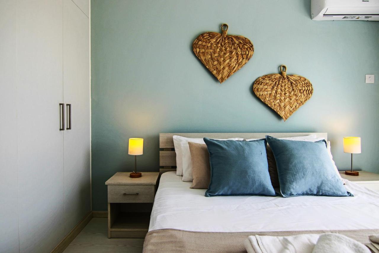 Phaedrus Living: View Fountain Court 113 Apartment