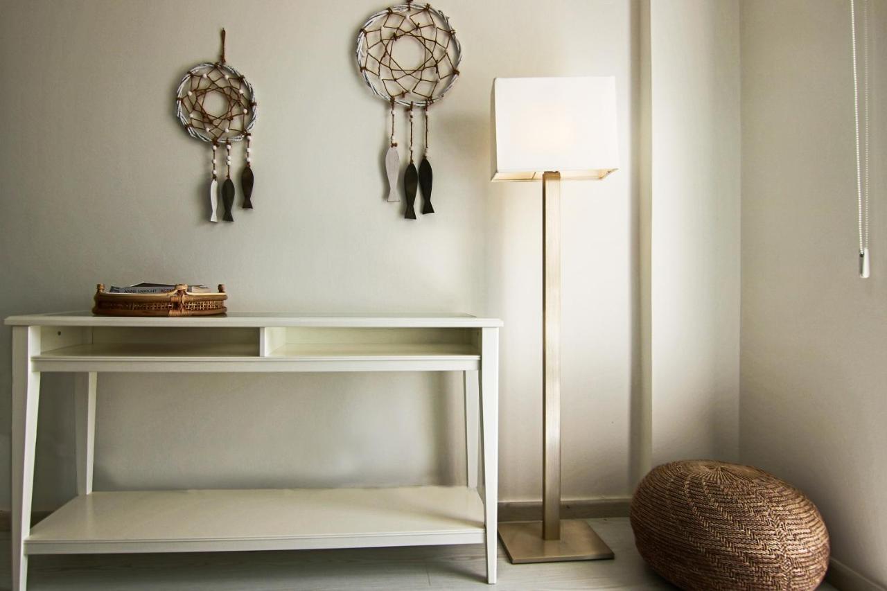 Apartment Phaedrus Living: View Fountain Court 113