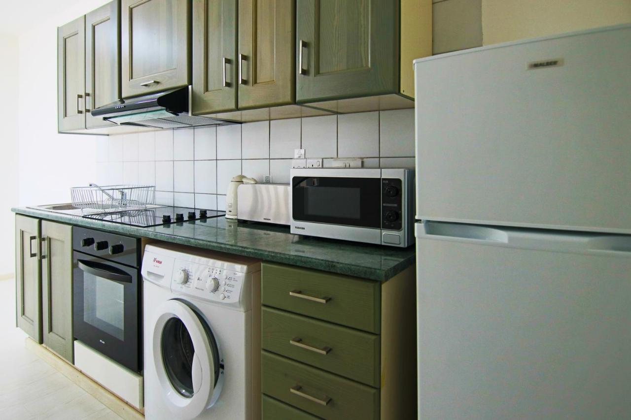Phaedrus Living: View Fountain Court 113 *