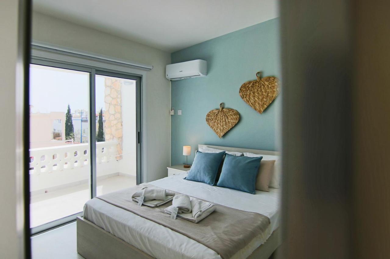Phaedrus Living: View Fountain Court 113 *